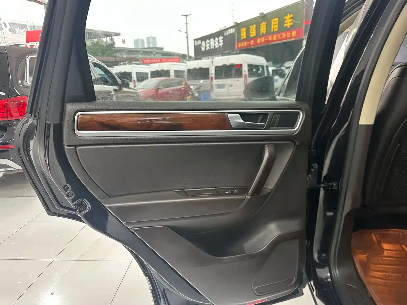 Touareg 2011 3.0TDI Diesel Standard Edition — миниатюра 22