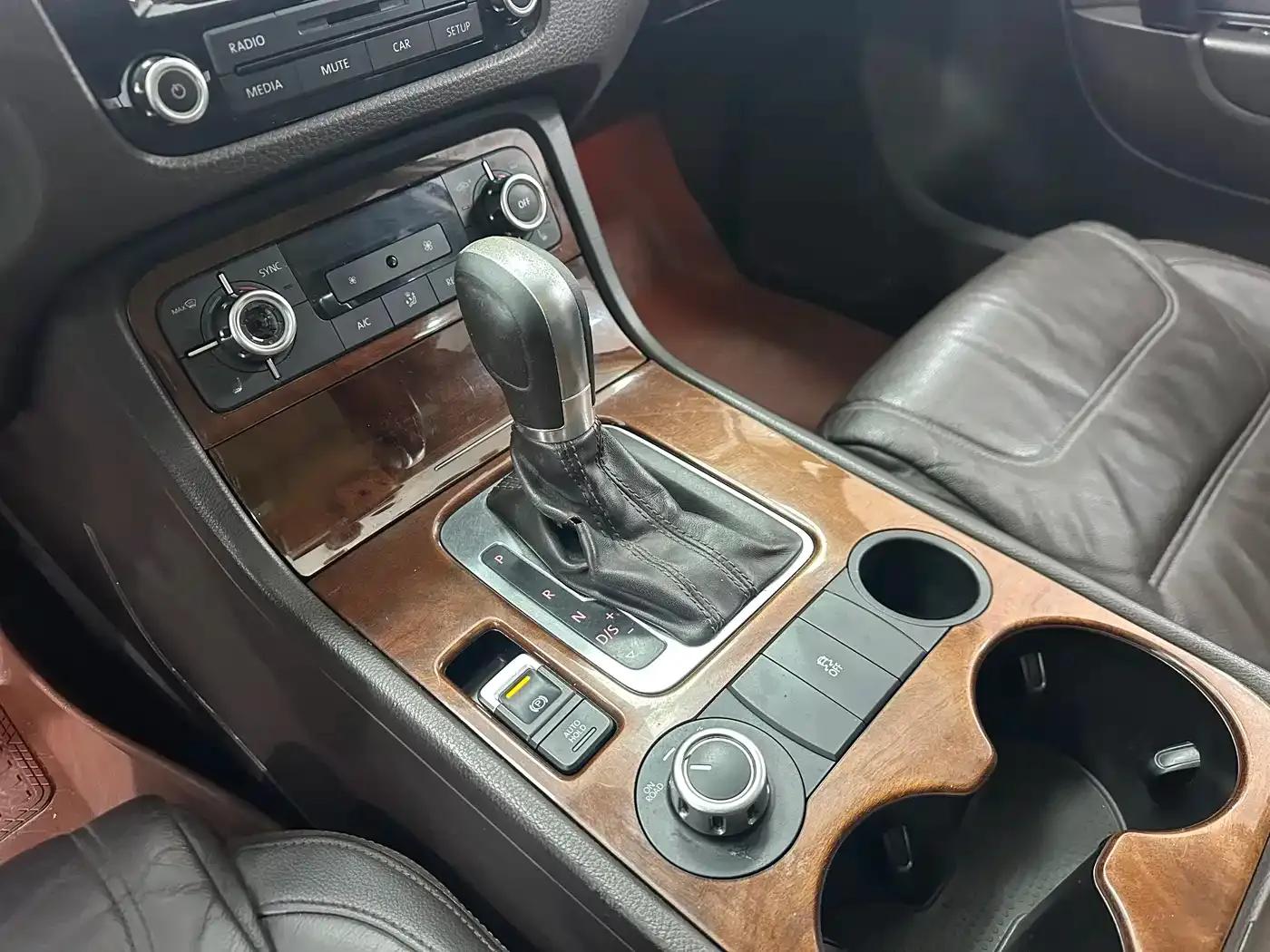 Touareg 2011 3.0TDI Diesel Standard Edition — миниатюра 23