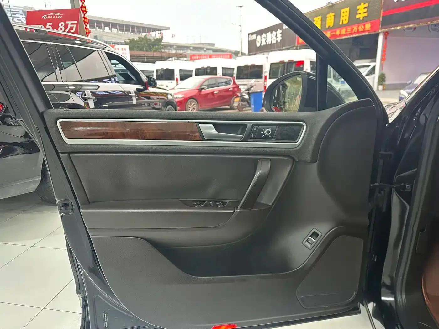 Touareg 2011 3.0TDI Diesel Standard Edition — миниатюра 29