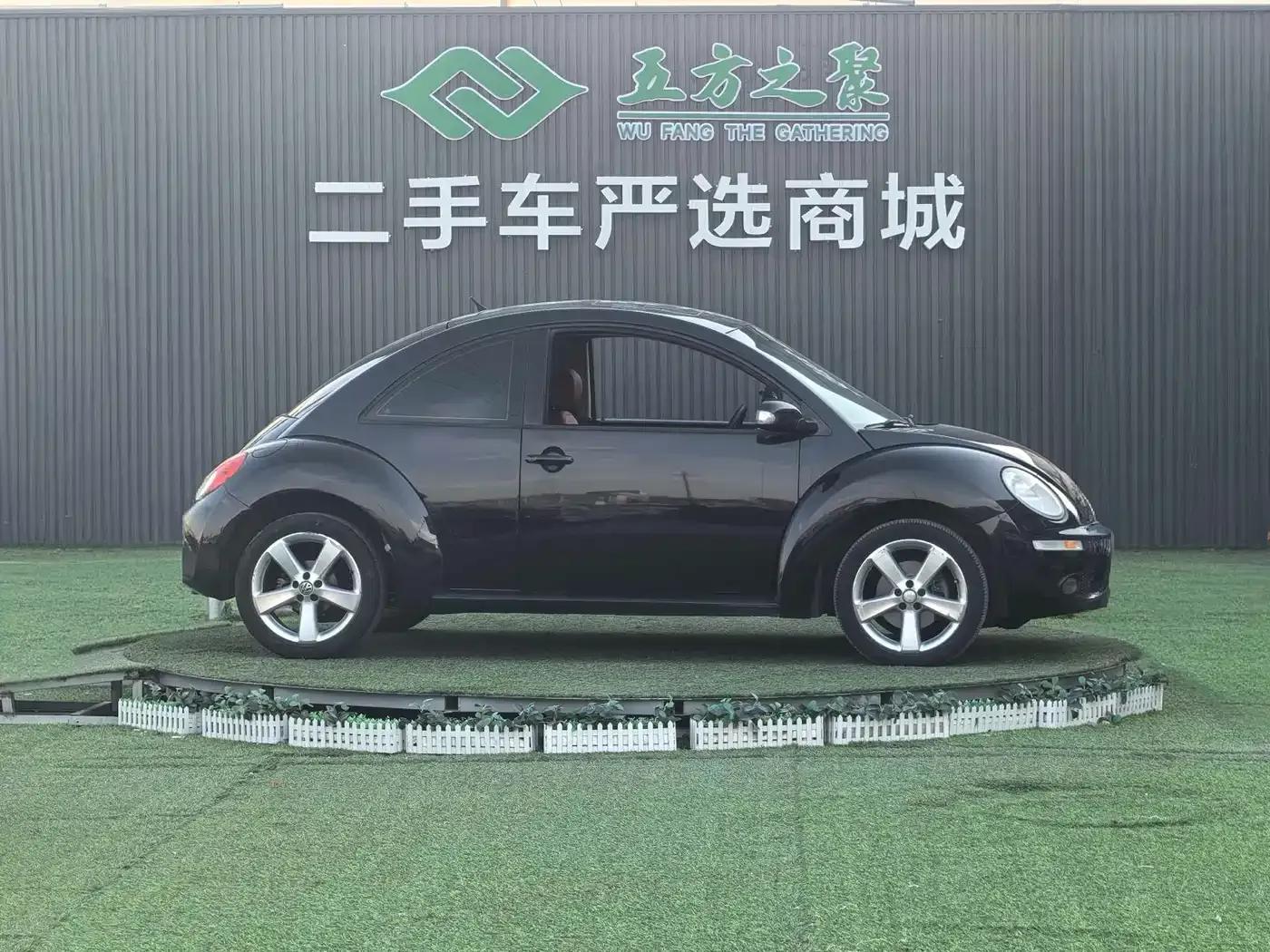 2010 Volkswagen Beetle 1.8T BlackOrange Luxury Edition — миниатюра 4