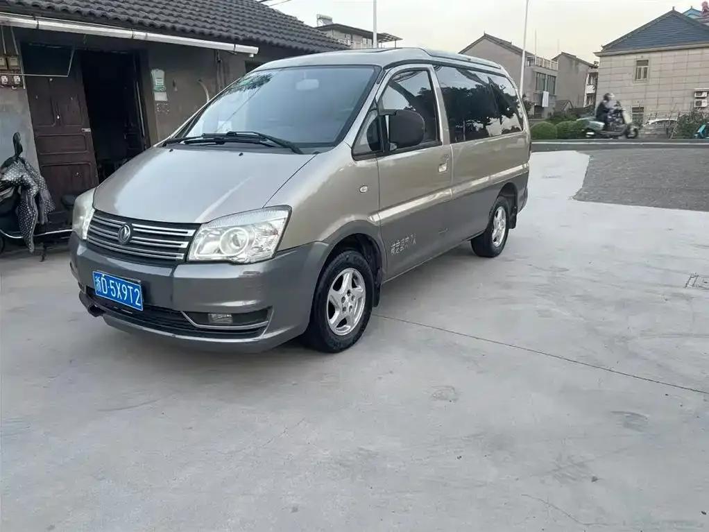 Lingzhi 2014 M5 Q3 2.0L 7-seater short wheelbase luxury model — миниатюра 1