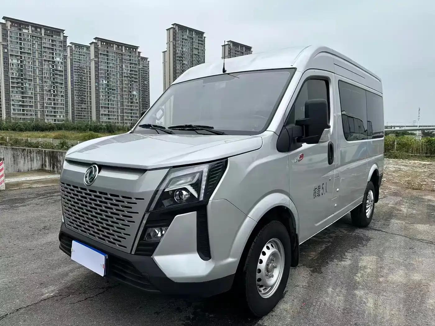 Yufeng 2023 V9+ 2.0T Automatic Front-Wheel Drive Multi-functional Short Wheelbase Mid-Roof 5/6 Seat — миниатюра 1