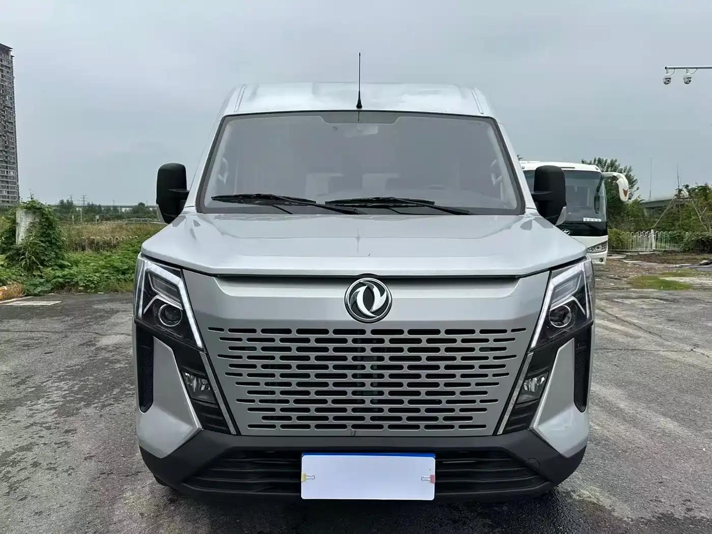 Yufeng 2023 V9+ 2.0T Automatic Front-Wheel Drive Multi-functional Short Wheelbase Mid-Roof 5/6 Seat — миниатюра 2