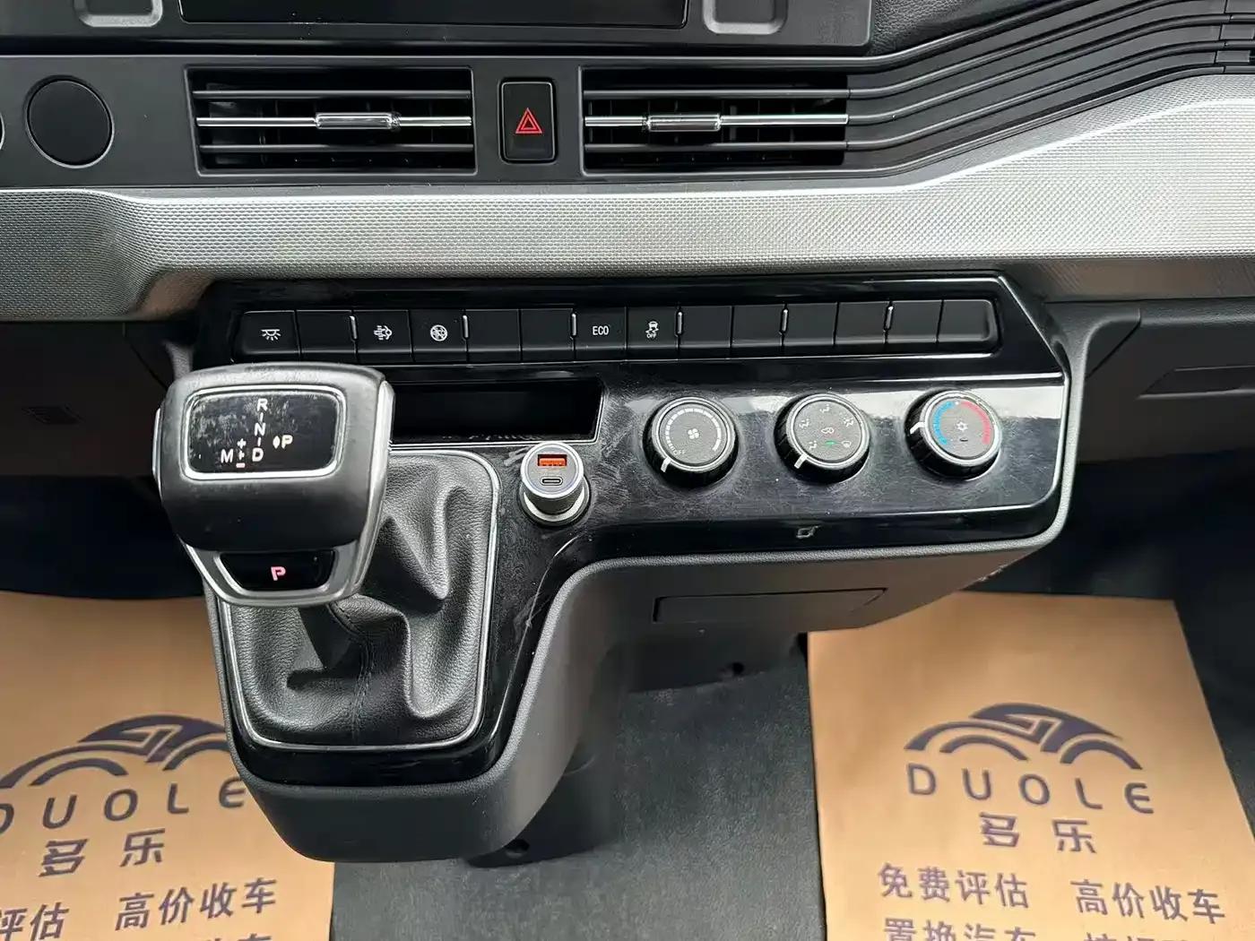 Yufeng 2023 V9+ 2.0T Automatic Front-Wheel Drive Multi-functional Short Wheelbase Mid-Roof 5/6 Seat — миниатюра 12