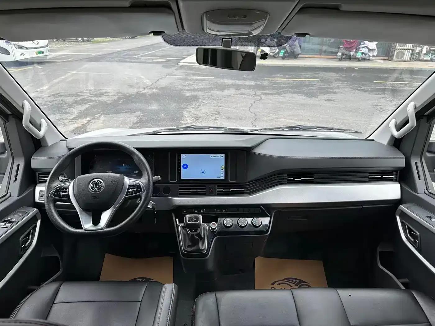 Yufeng 2023 V9+ 2.0T Automatic Front-Wheel Drive Multi-functional Short Wheelbase Mid-Roof 5/6 Seat — миниатюра 4