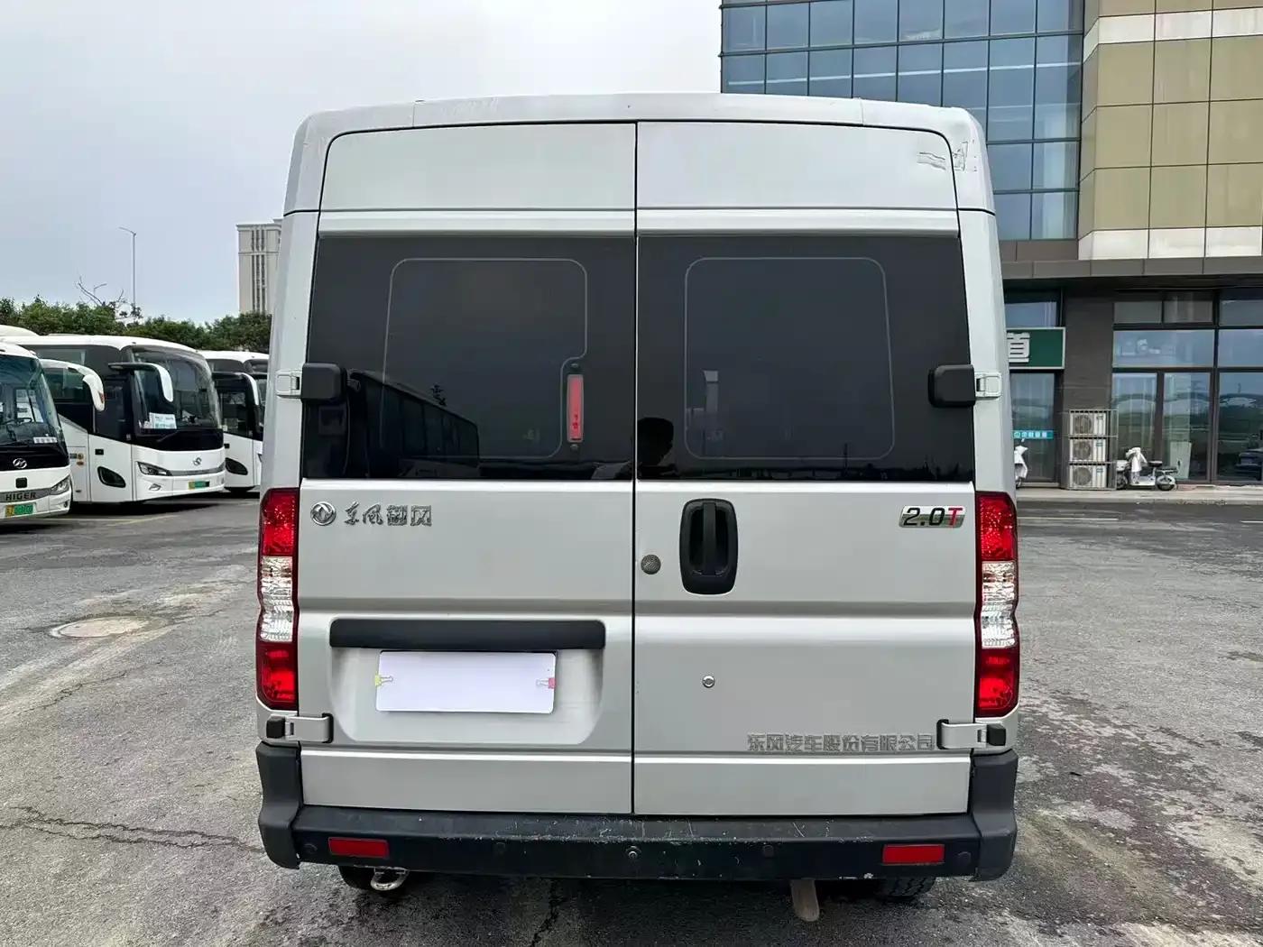 Yufeng 2023 V9+ 2.0T Automatic Front-Wheel Drive Multi-functional Short Wheelbase Mid-Roof 5/6 Seat — миниатюра 8