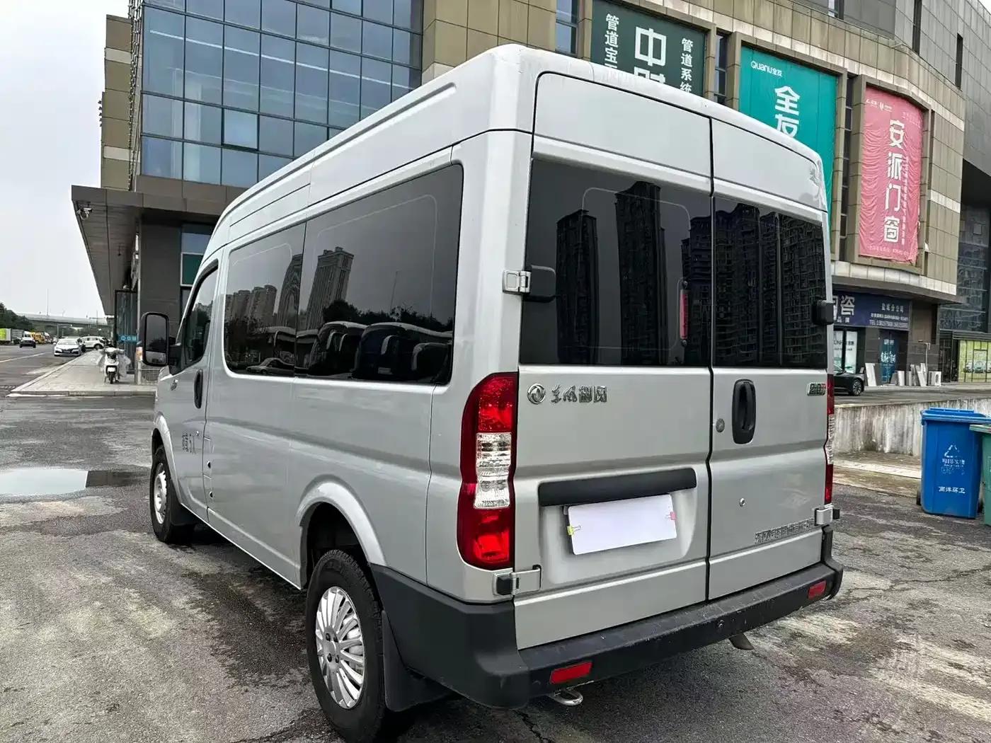 Yufeng 2023 V9+ 2.0T Automatic Front-Wheel Drive Multi-functional Short Wheelbase Mid-Roof 5/6 Seat — миниатюра 9
