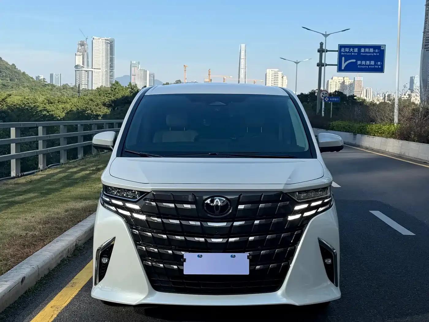 2024 Alphard Hybrid 2.5L Premium Edition — миниатюра 2
