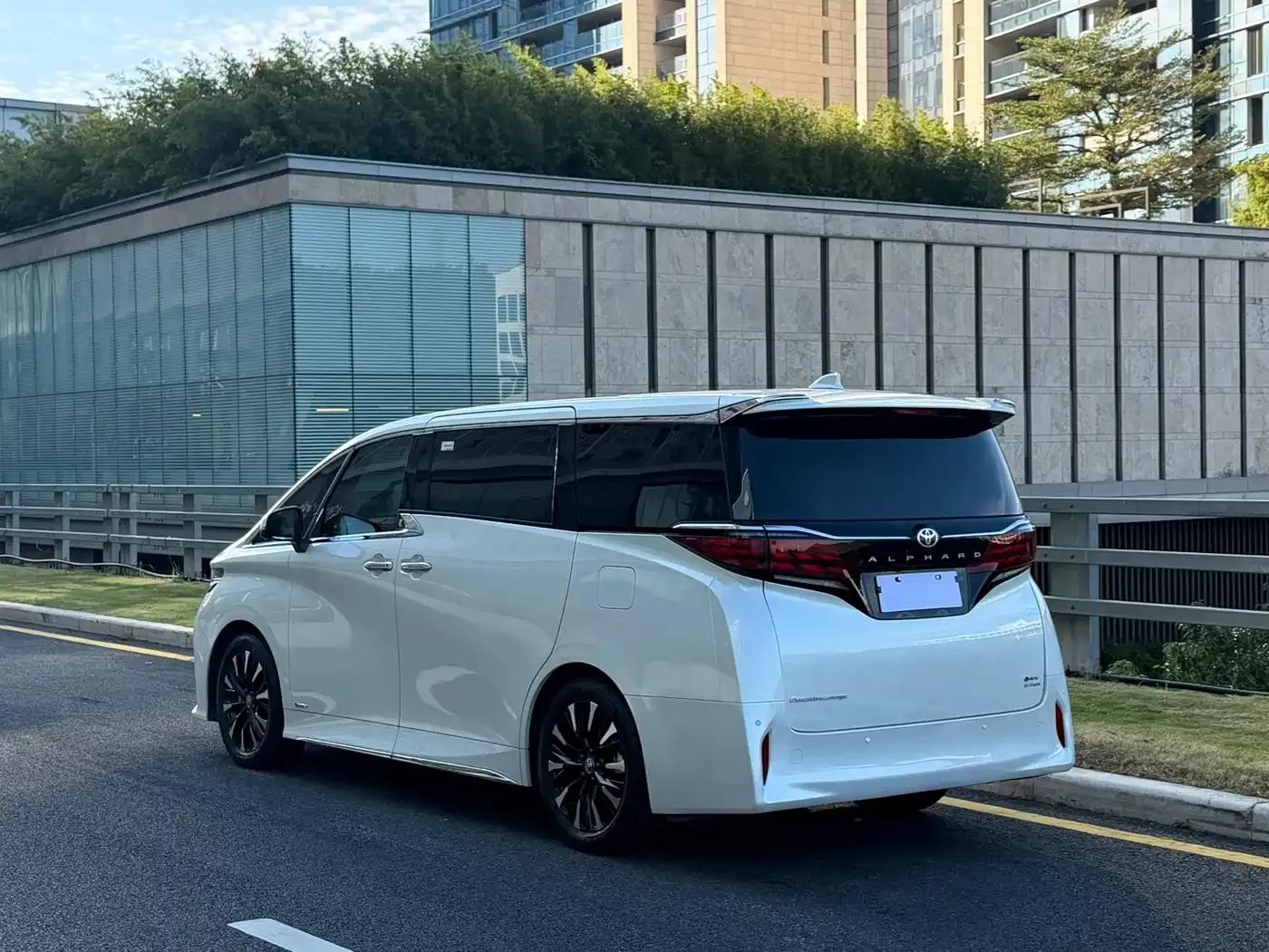 2024 Alphard Hybrid 2.5L Premium Edition — миниатюра 6
