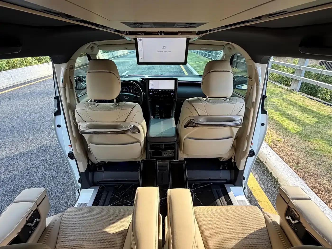 2024 Alphard Hybrid 2.5L Premium Edition — миниатюра 9