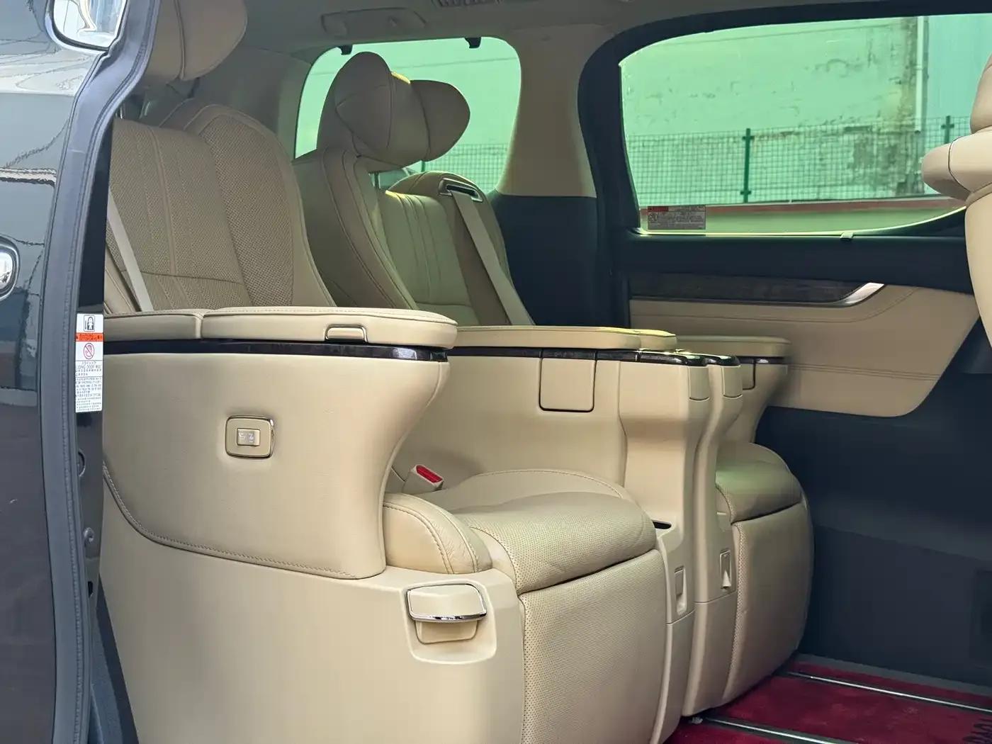 2019 Alphard Hybrid 2.5L Premium Edition — миниатюра 12