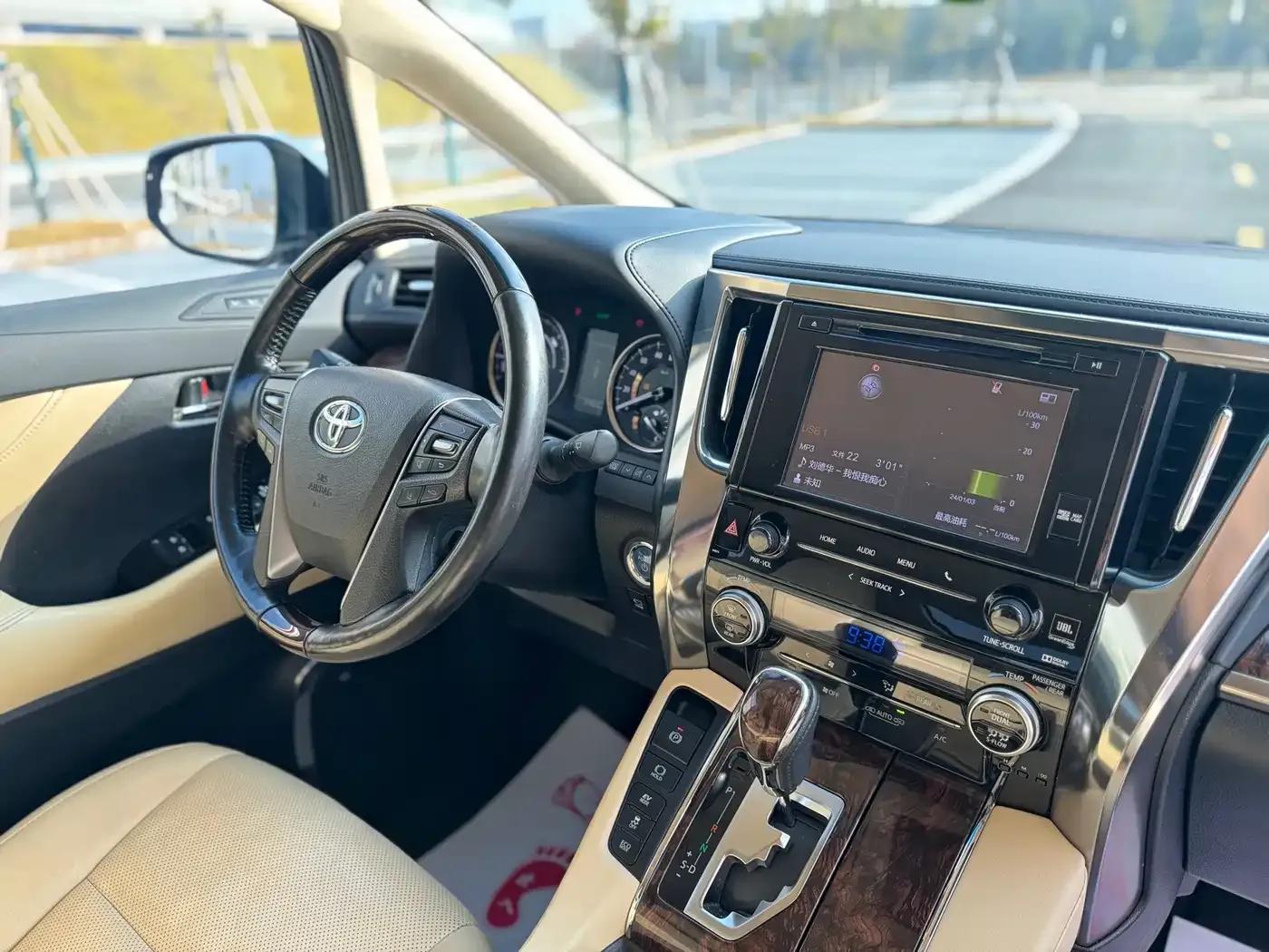 2019 Alphard Hybrid 2.5L Luxury Edition — миниатюра 17