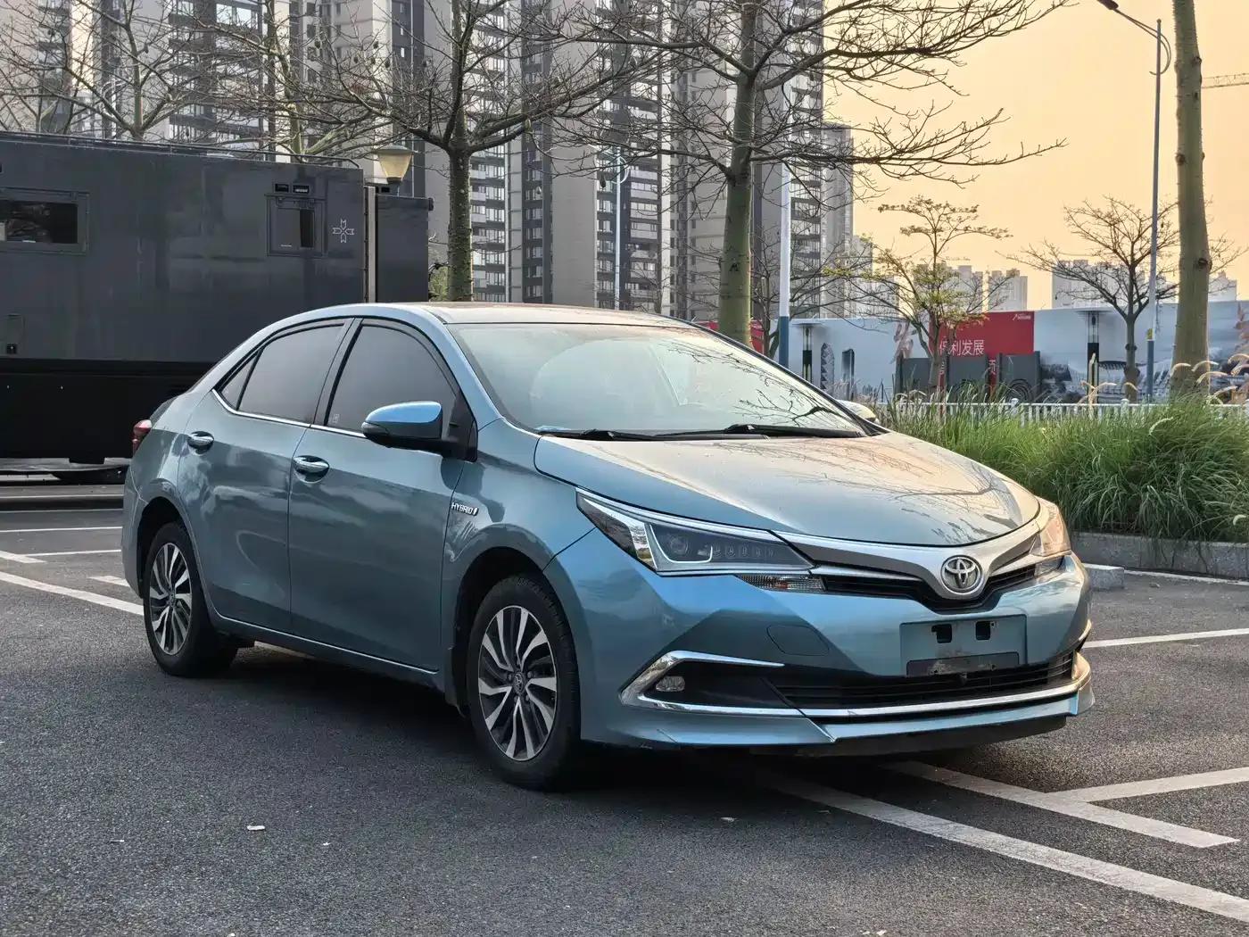 2017 Toyota Corolla Hybrid 1.8L E-CVT Leading Edition (Facelift) — миниатюра 3
