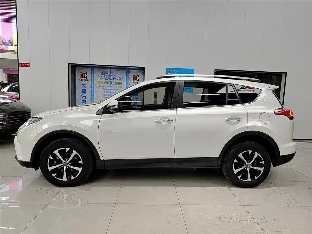 2016 Toyota RAV4 2.0L CVT 2WD Fashion Edition (National V Emission Standard) — миниатюра 3