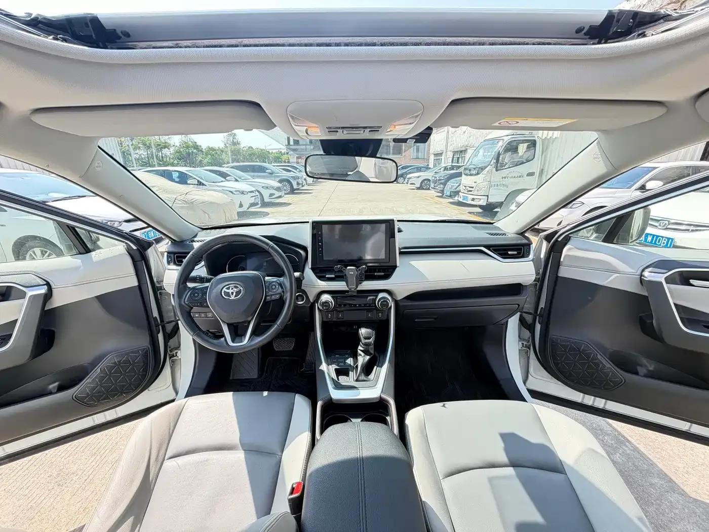 RAV4 2021 2.0L CVT 4WD Fashion Plus Edition — миниатюра 13