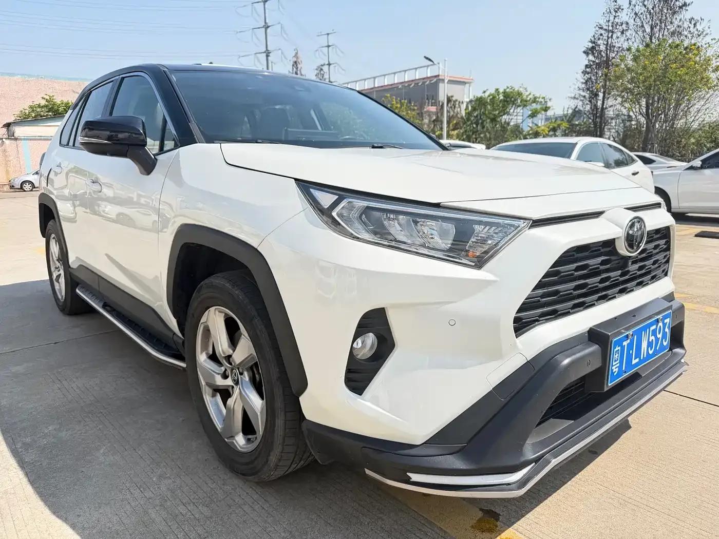 RAV4 2021 2.0L CVT 4WD Fashion Plus Edition — миниатюра 3