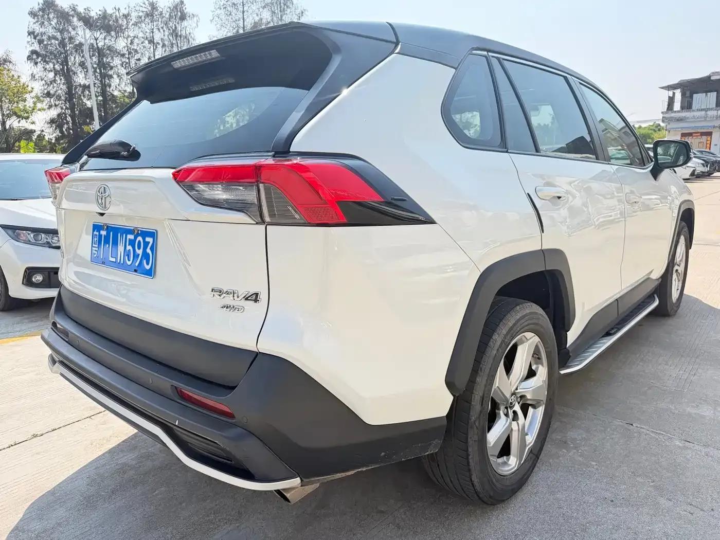 RAV4 2021 2.0L CVT 4WD Fashion Plus Edition — миниатюра 4