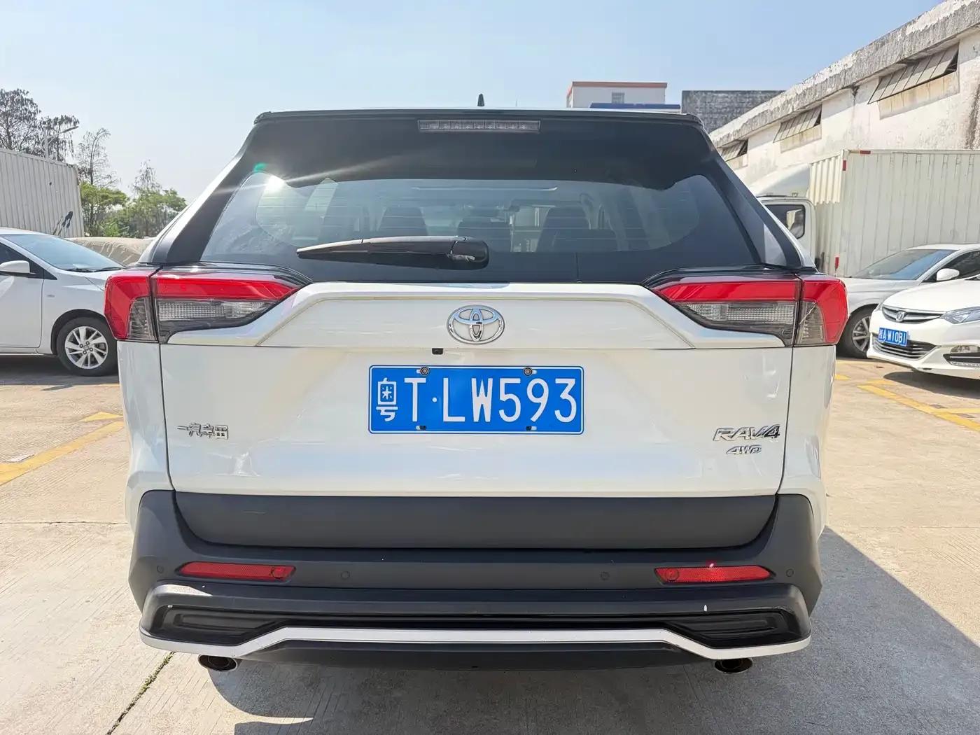 RAV4 2021 2.0L CVT 4WD Fashion Plus Edition — миниатюра 5