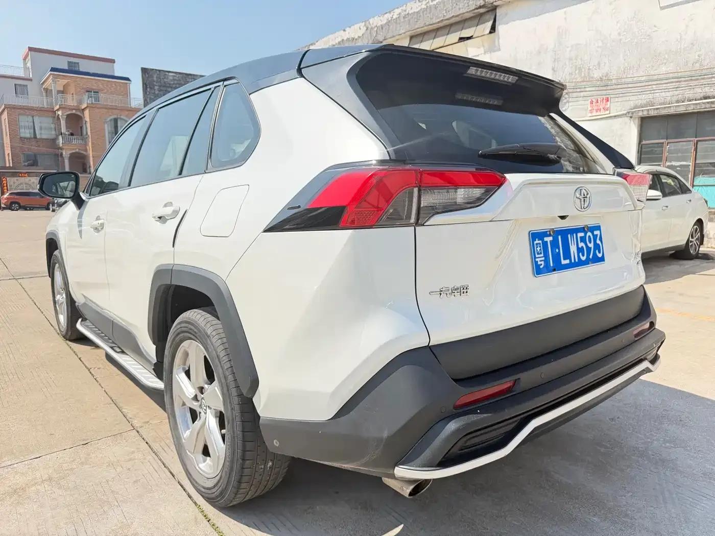 RAV4 2021 2.0L CVT 4WD Fashion Plus Edition — миниатюра 6