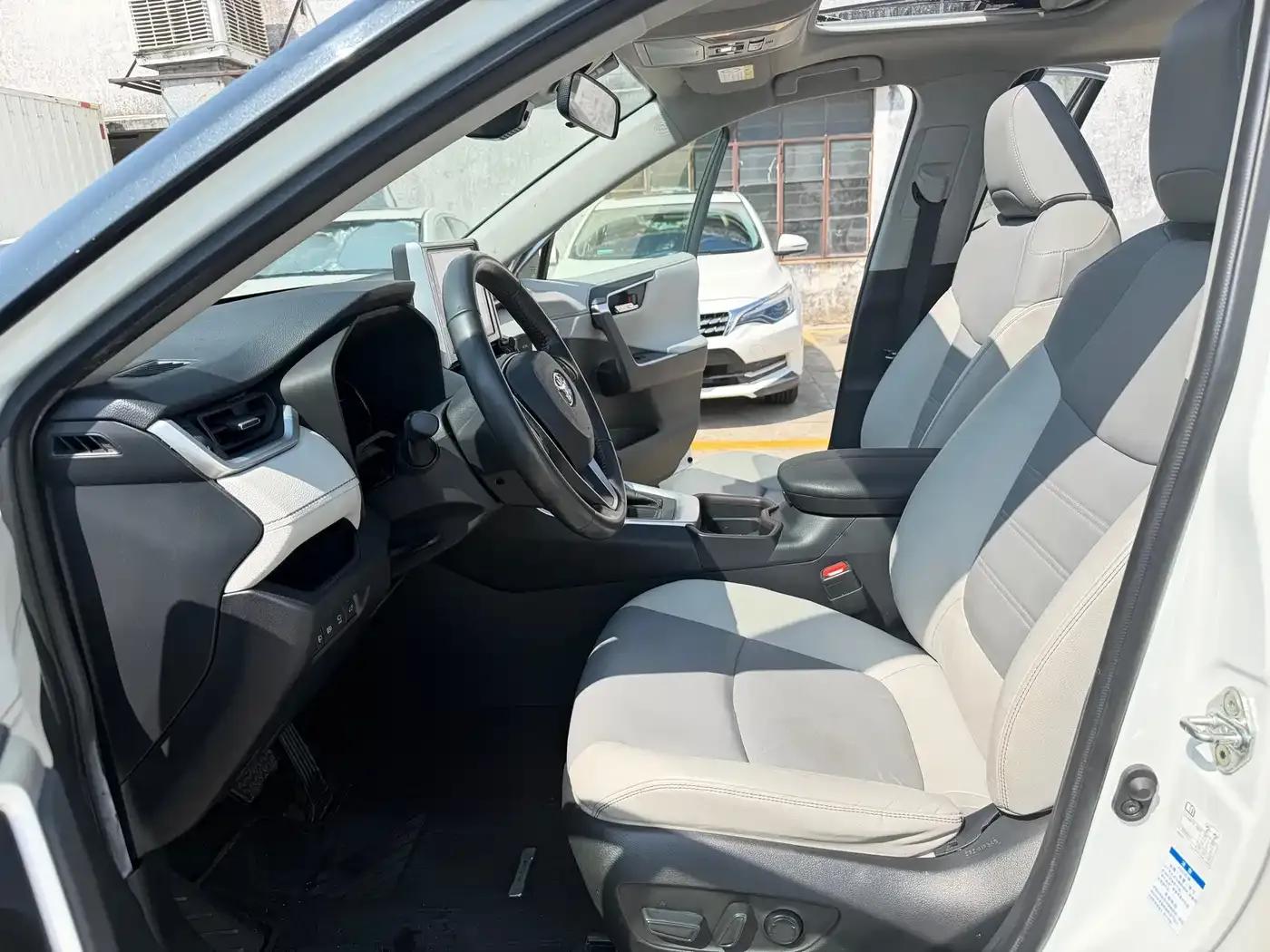RAV4 2021 2.0L CVT 4WD Fashion Plus Edition — миниатюра 9