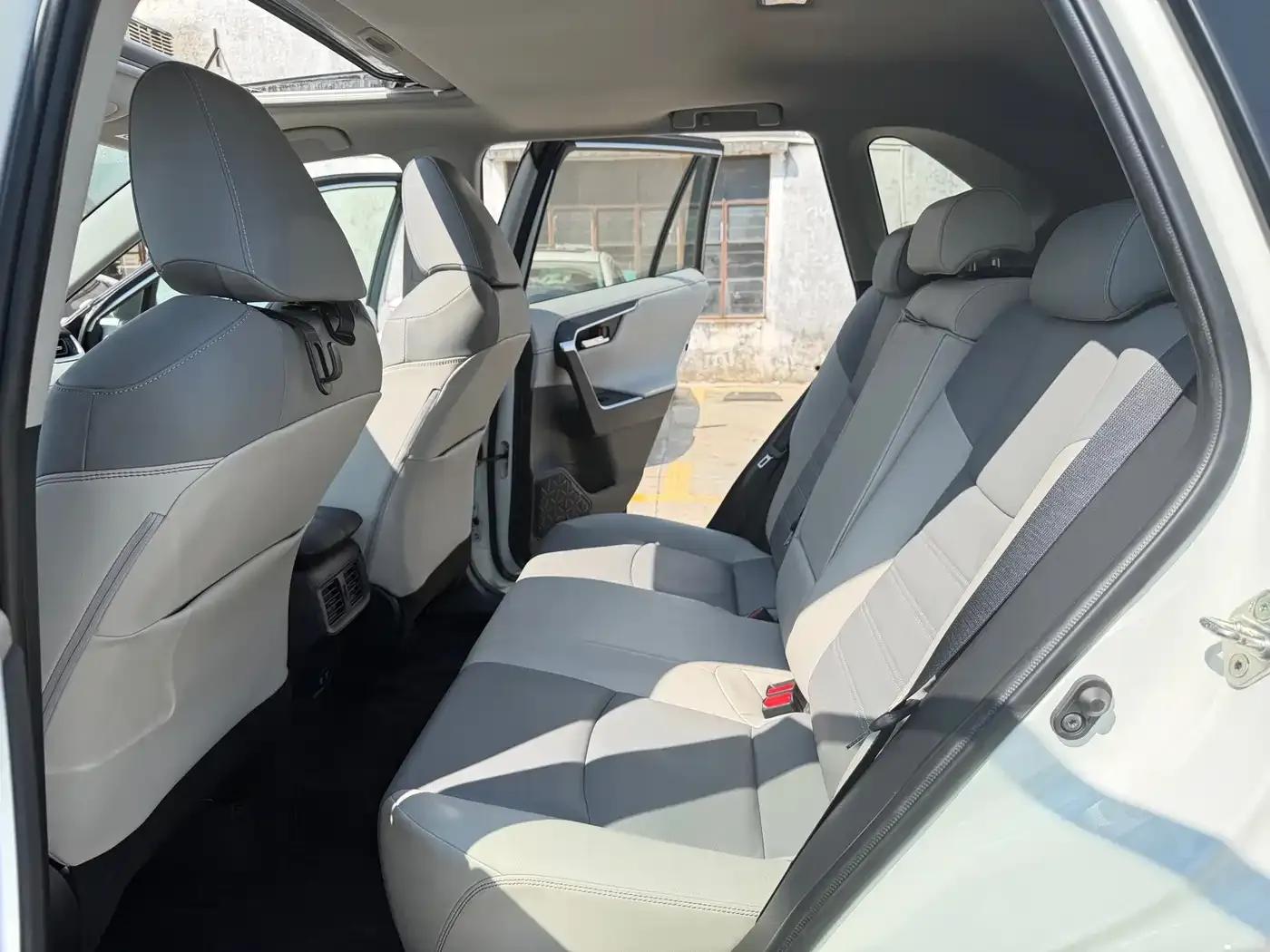 RAV4 2021 2.0L CVT 4WD Fashion Plus Edition — миниатюра 10