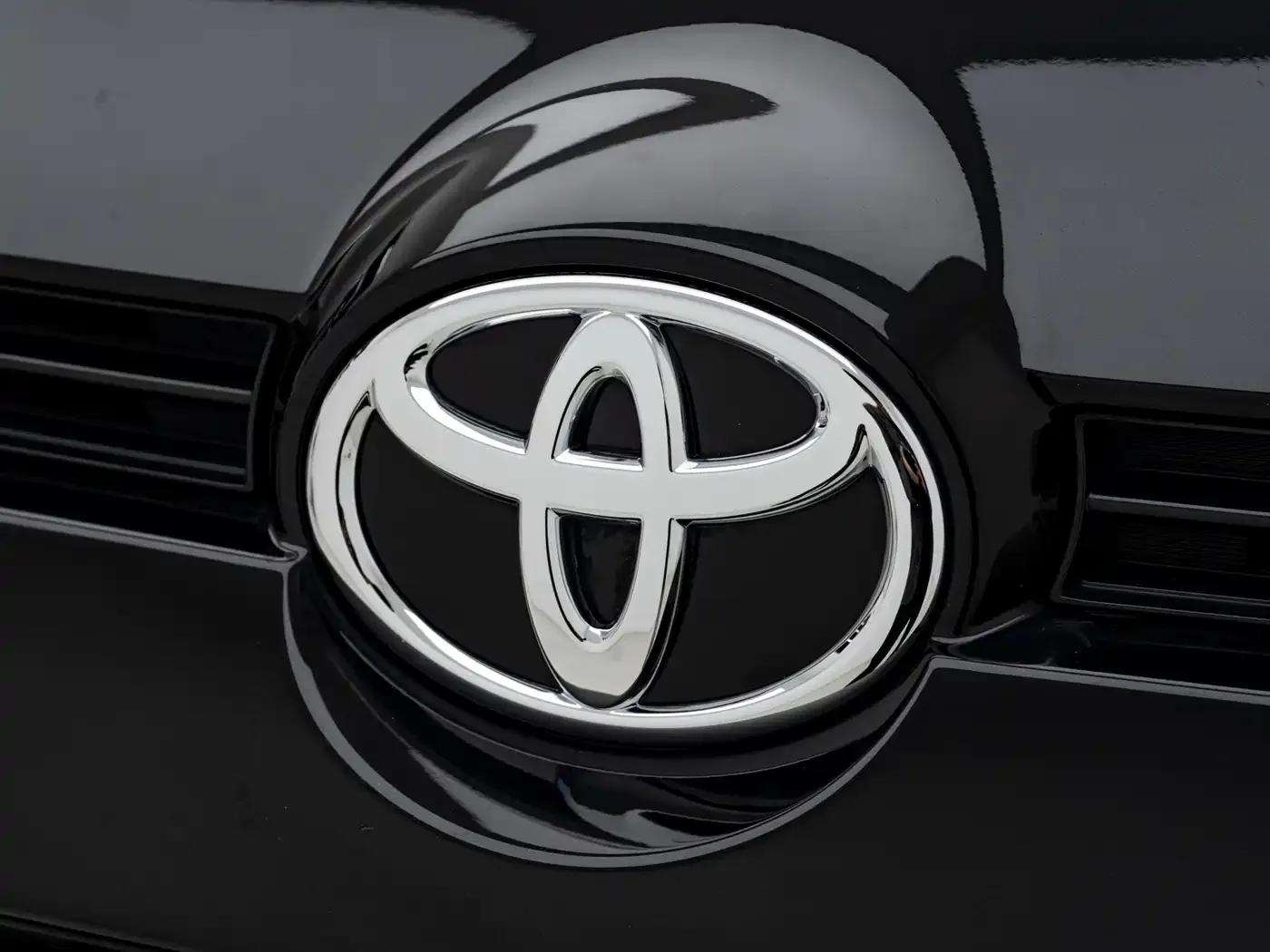 2023 Toyota Highlander 2.0L CVT 2WD Leading Edition — миниатюра 17