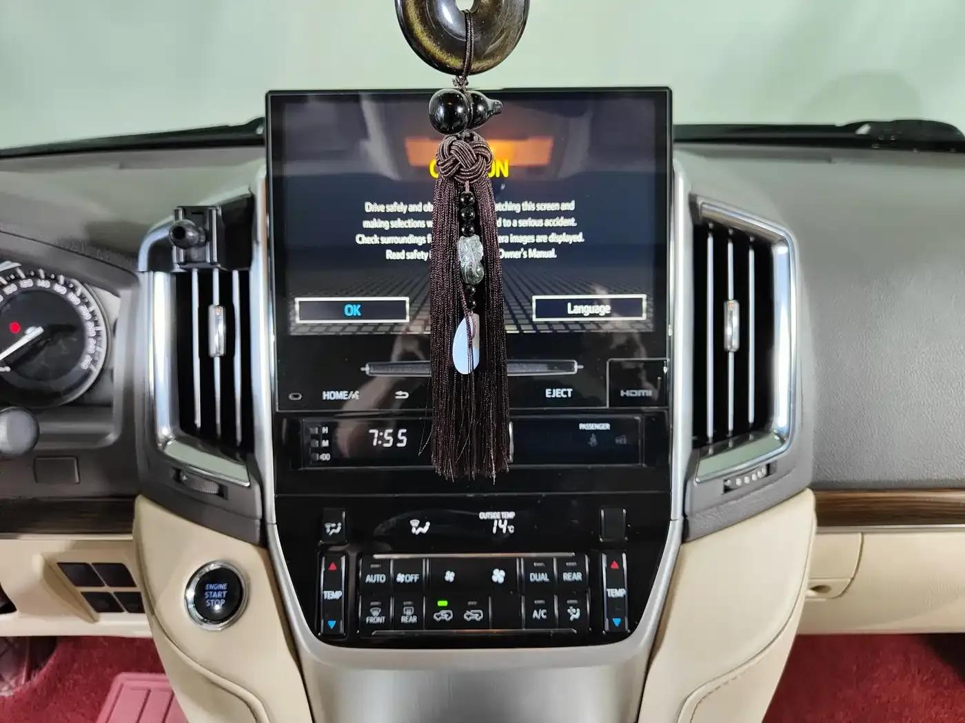 2019 Land Cruiser (Imported) 5.7L Automatic — миниатюра 11