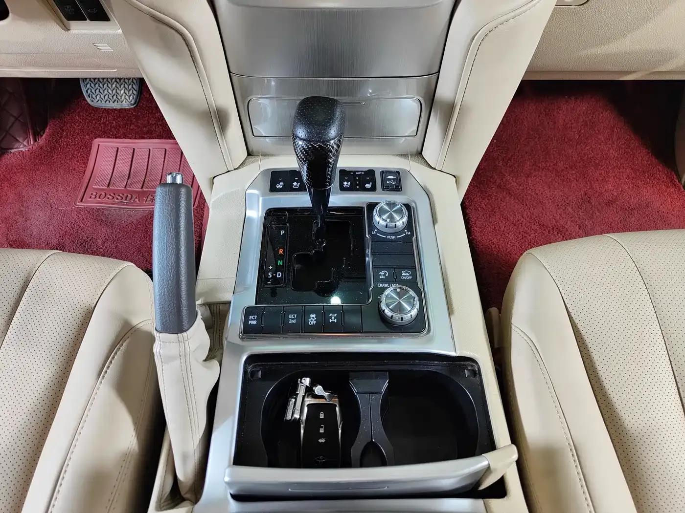 2019 Land Cruiser (Imported) 5.7L Automatic — миниатюра 12