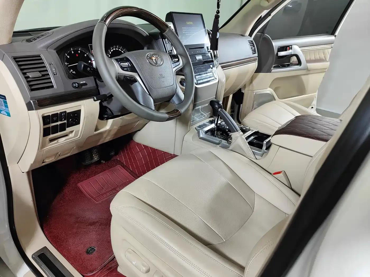 2019 Land Cruiser (Imported) 5.7L Automatic — миниатюра 4