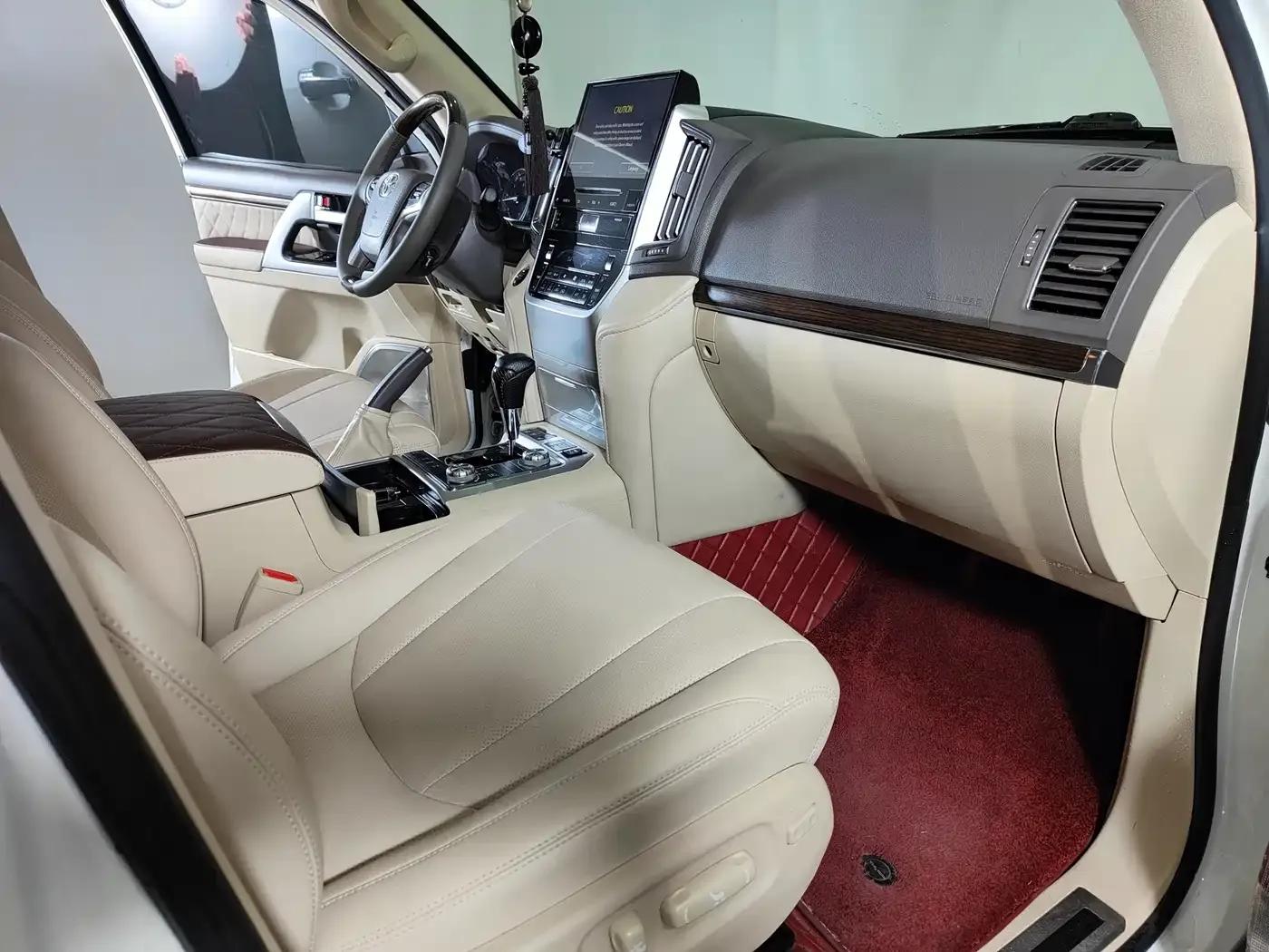 2019 Land Cruiser (Imported) 5.7L Automatic — миниатюра 5