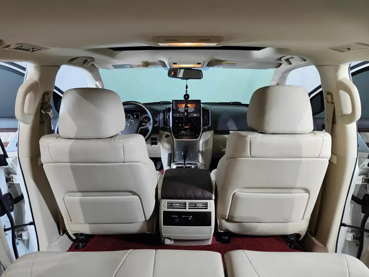 2019 Land Cruiser (Imported) 5.7L Automatic — миниатюра 8