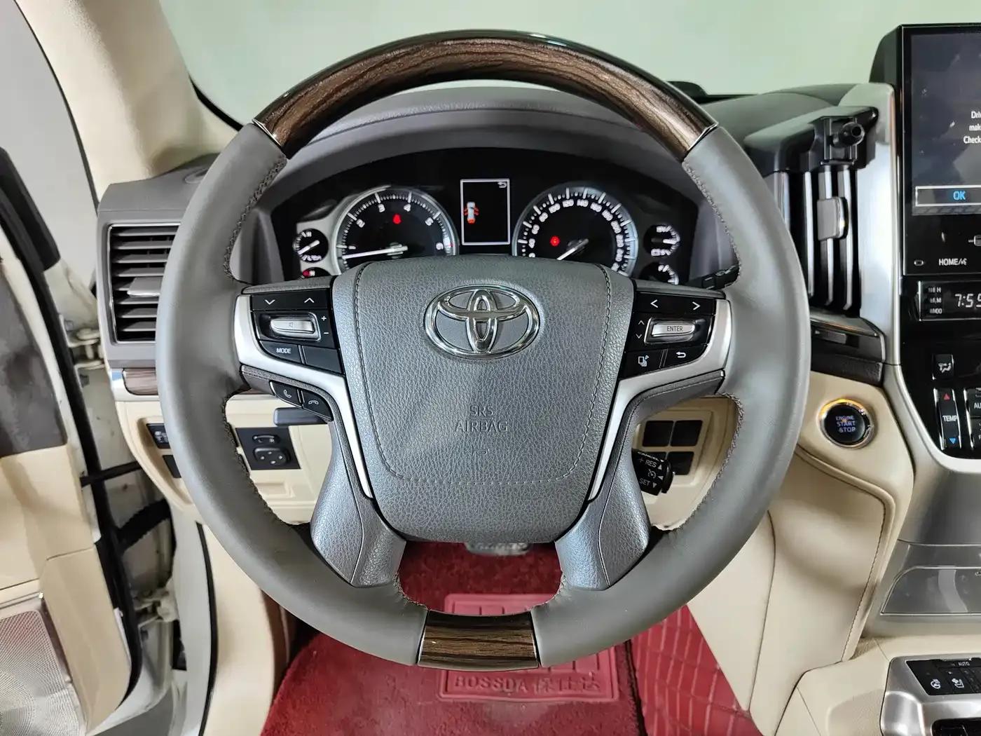 2019 Land Cruiser (Imported) 5.7L Automatic — миниатюра 10