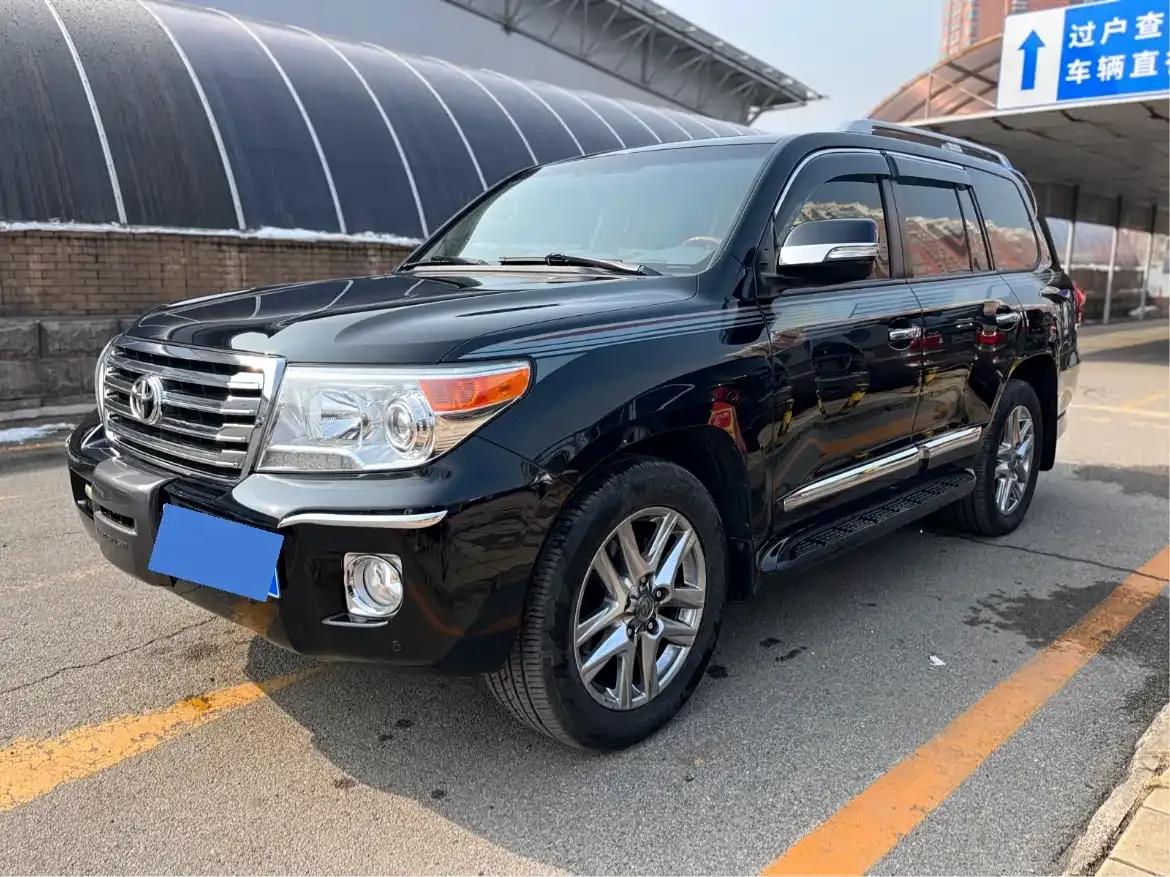 2015 Land Cruiser Imported Model 4.0L V6 Middle East Limited Edition — миниатюра 1