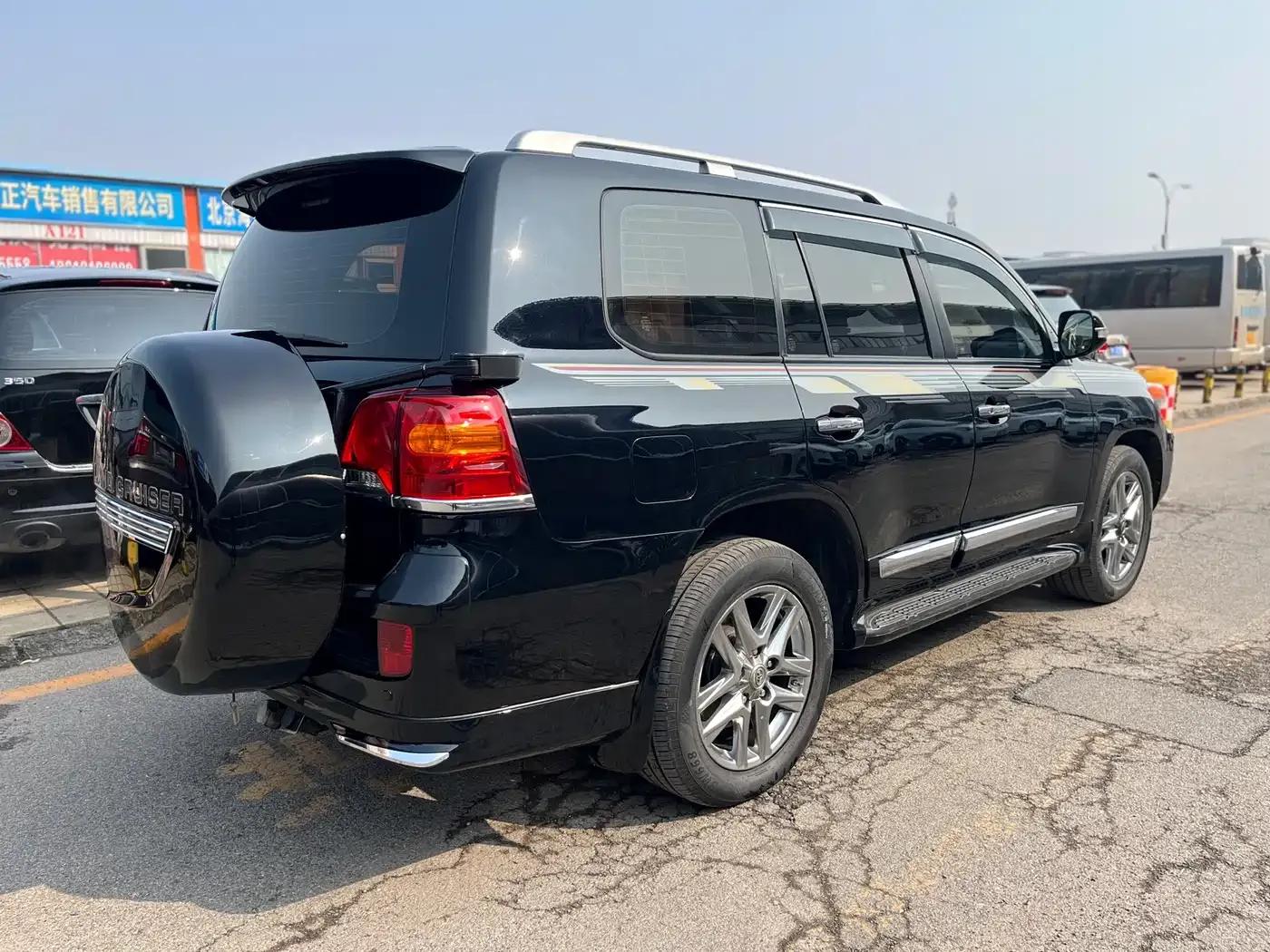 2015 Land Cruiser Imported Model 4.0L V6 Middle East Limited Edition — миниатюра 4