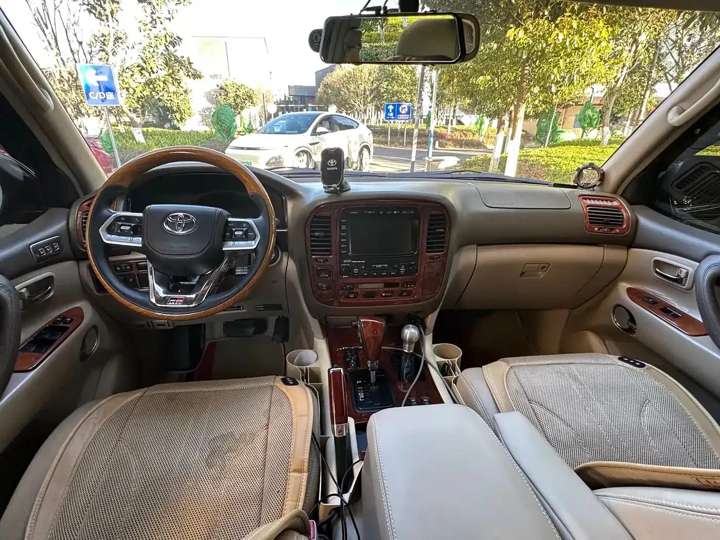 2001 Land Cruiser (Imported) 4.7L Automatic — миниатюра 9