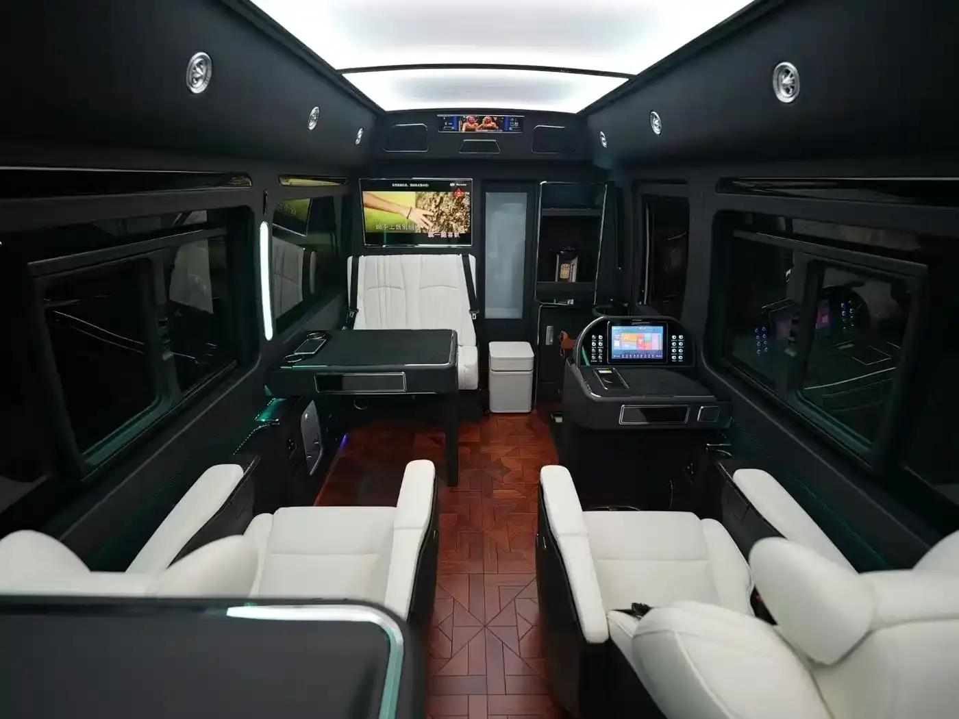 2023 Toyota Coaster 4.0L Manual — миниатюра 3