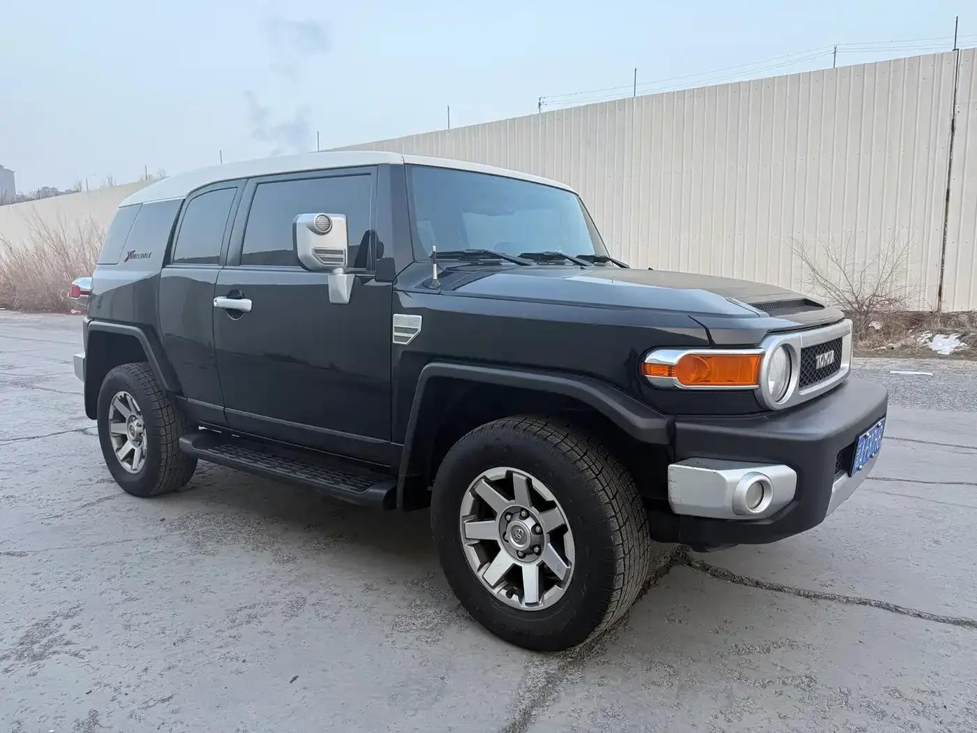 2013 FJ Cruiser 4.0L — миниатюра 1