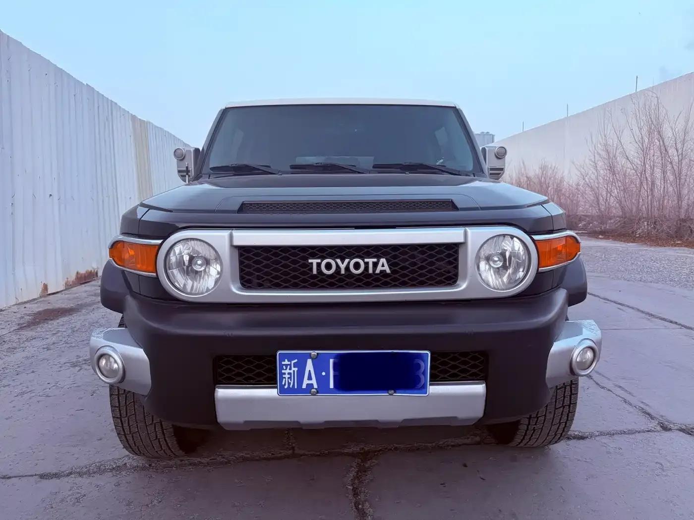 2013 FJ Cruiser 4.0L — миниатюра 2