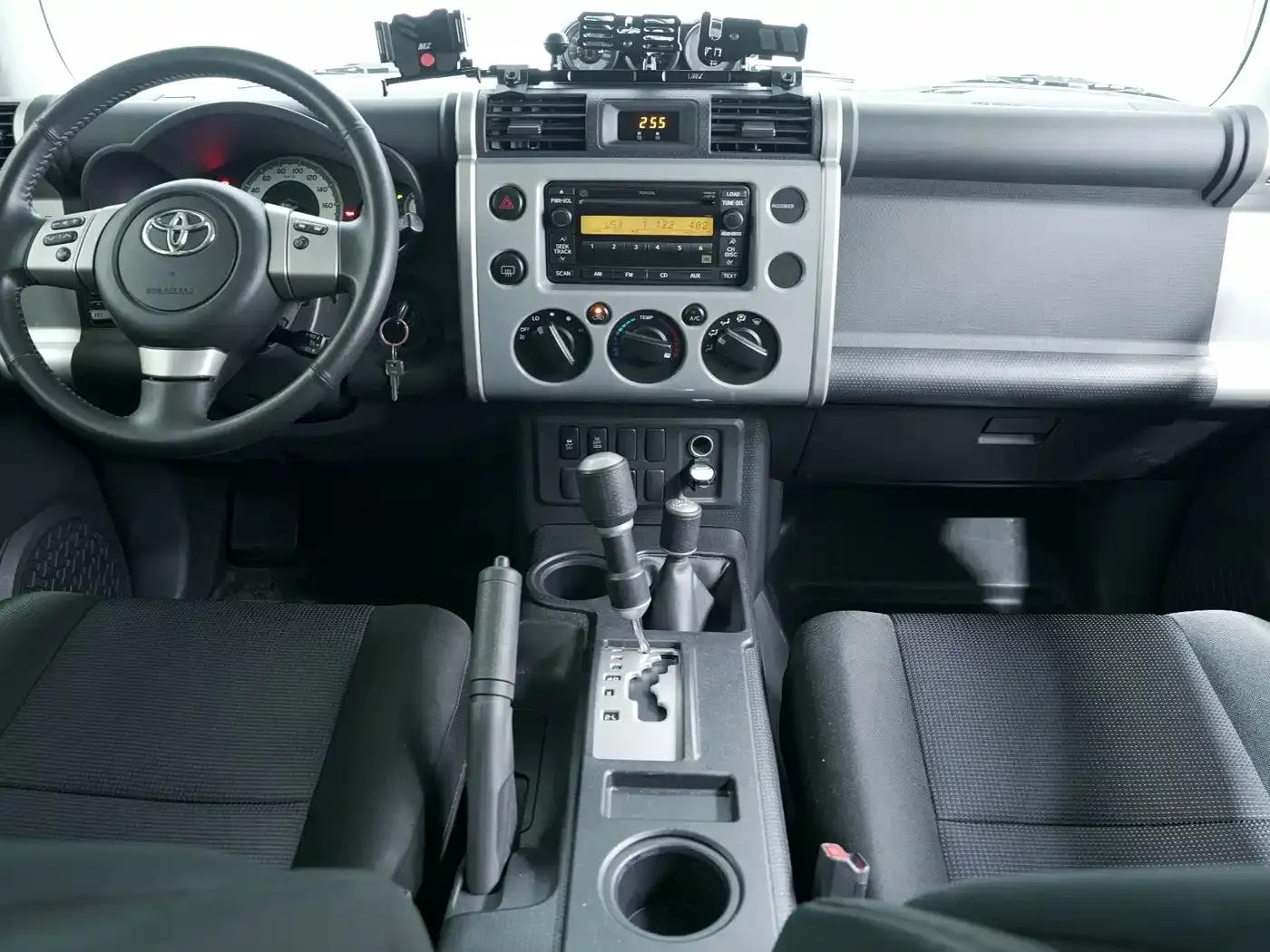 2023 FJ Cruiser 4.0L Automatic — миниатюра 3