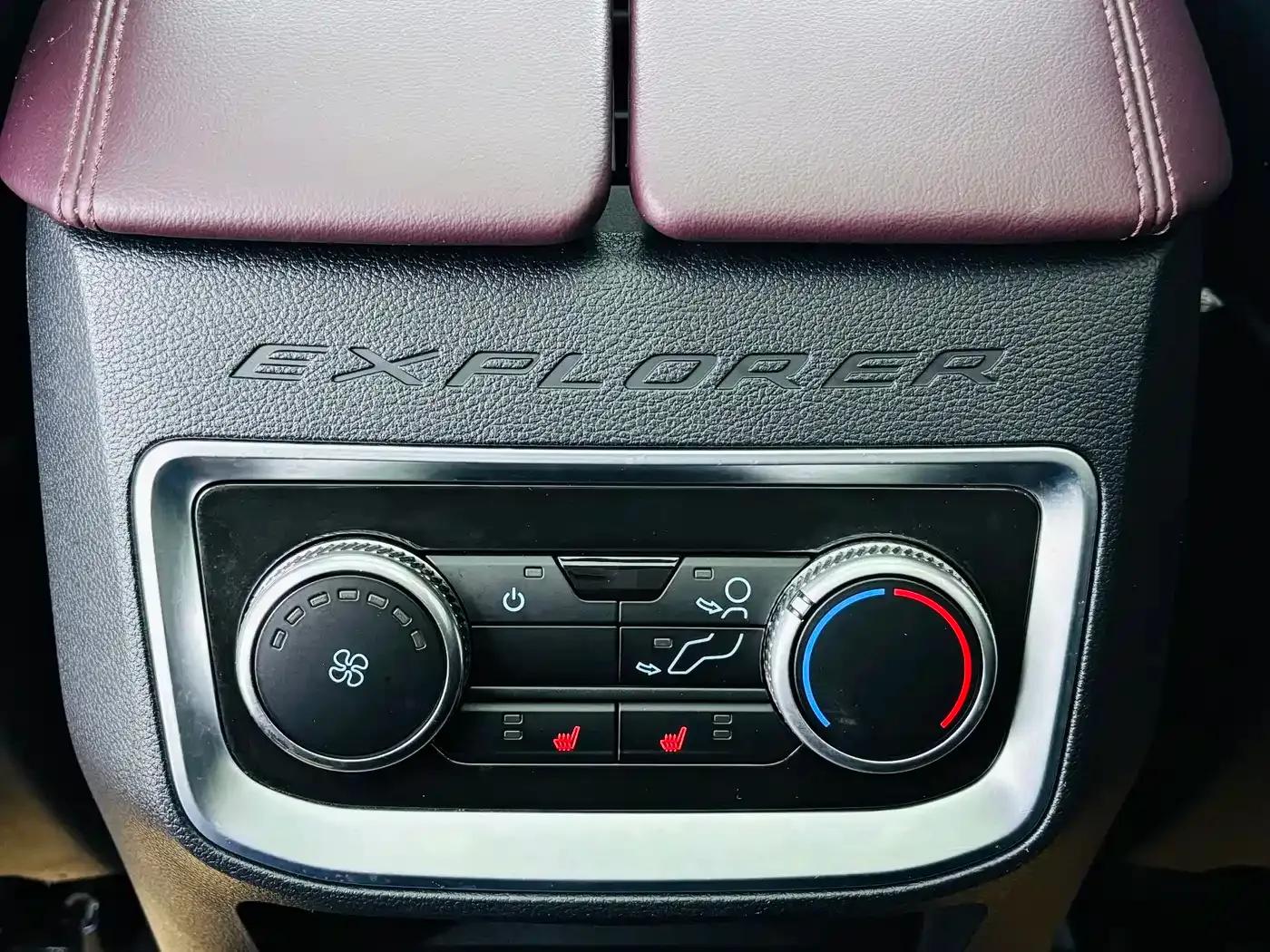 2023 Ford Explorer EcoBoost 285 AWD Titanium Edition 7-Seater — миниатюра 18