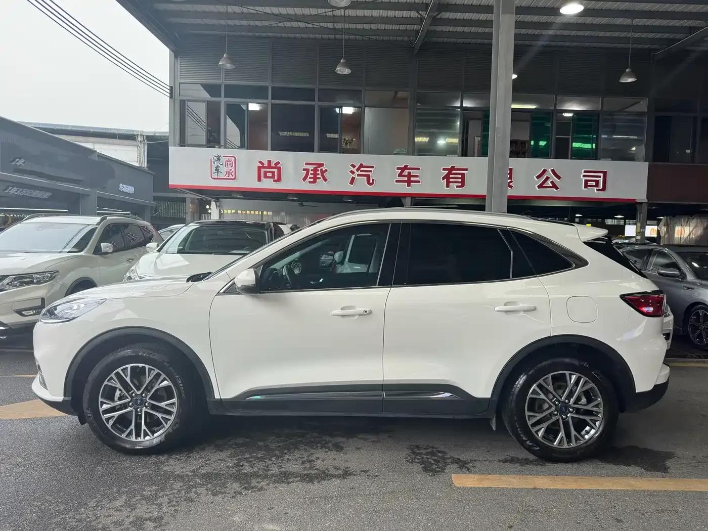 Escape 2020 EcoBoost 245 2WD Premium Edition — миниатюра 3