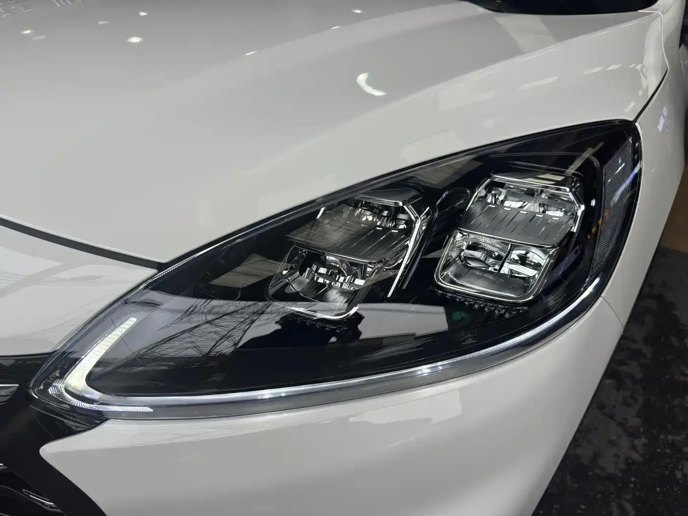 Escape 2020 EcoBoost 245 2WD Premium Edition — миниатюра 9
