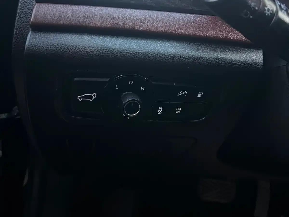 Trumpchi GS8 2017 320T 2WD Luxury Intelligent Connected Edition (7-seater) — миниатюра 19
