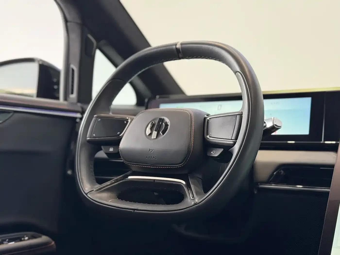 HiPhi X 2021 Flagship Edition 6-seater — миниатюра 19