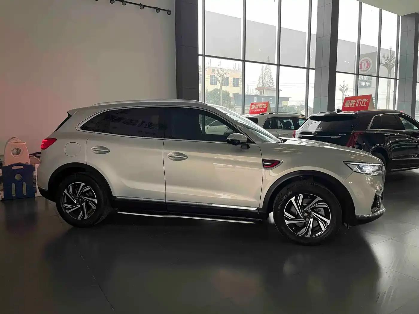 Hongqi HS5 2022 Facelift 2.0T Intelligent Flagship Edition — миниатюра 3