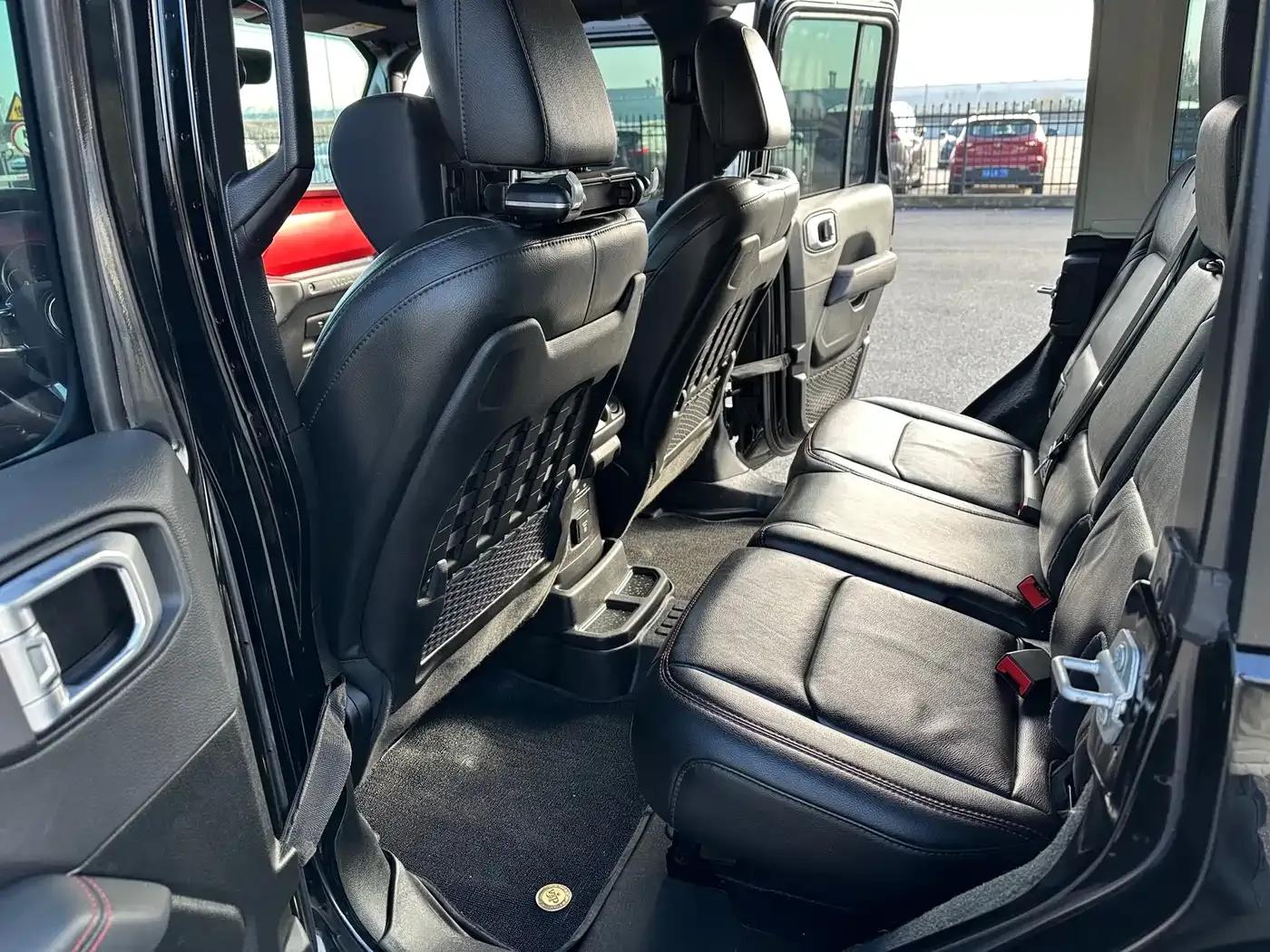 2021 Jeep Wrangler 2.0T Rubicon 4-Door — миниатюра 11