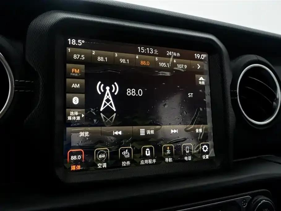 Gladiator 2022 3.6L First Edition — миниатюра 21