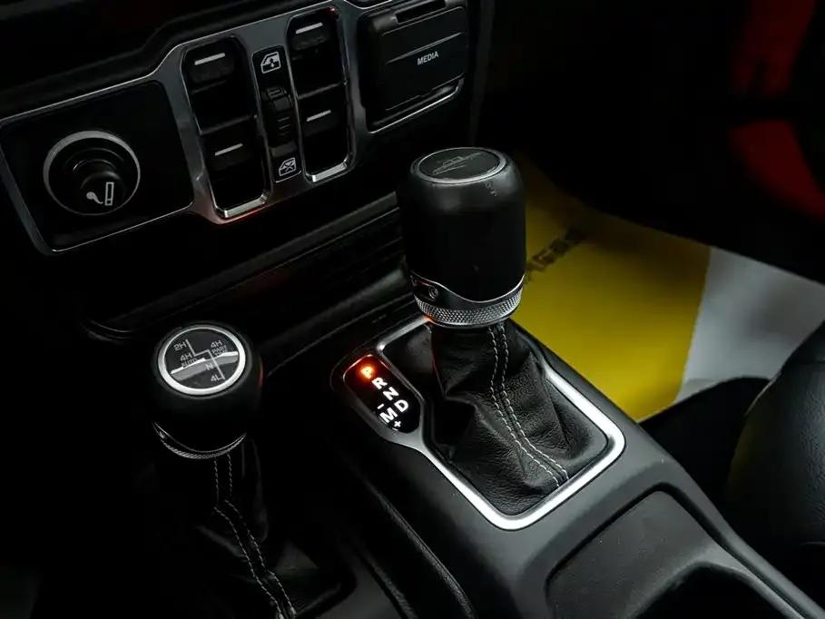 Gladiator 2022 3.6L First Edition — миниатюра 23