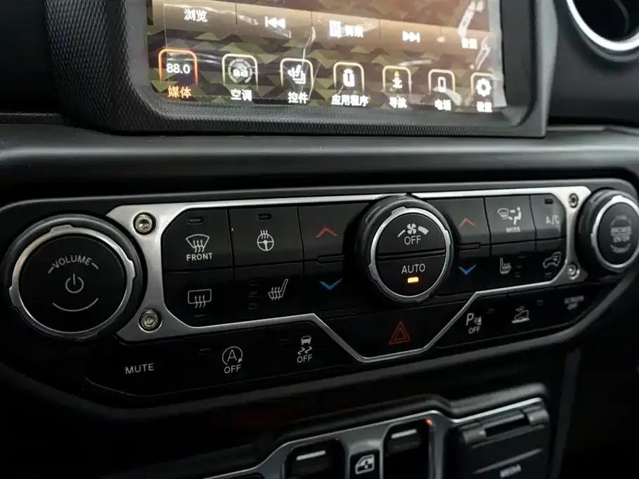 Gladiator 2022 3.6L First Edition — миниатюра 25