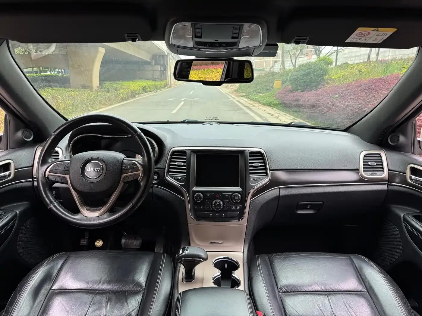 2014 Jeep Grand Cherokee Imported Model 3.0L Comfort Navigation Edition — миниатюра 4